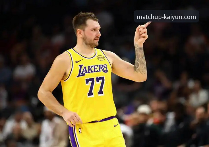 东契奇单节21分引爆全场，湖人三巨头合砍91分背后的战术深度解析